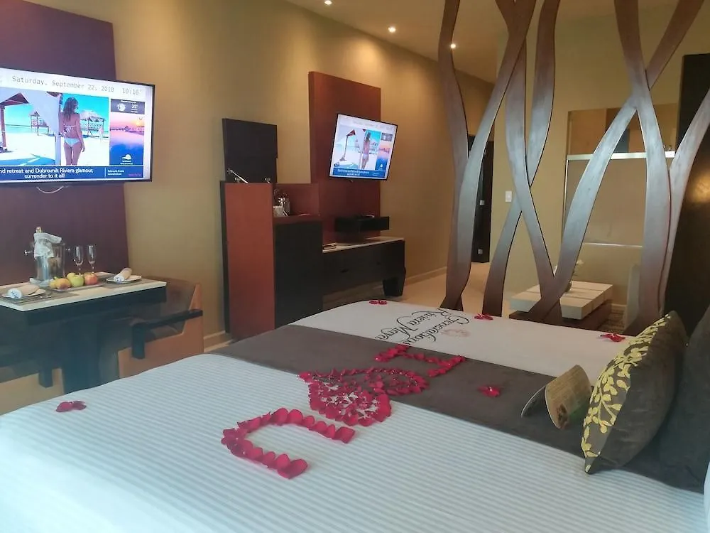 Generations Riviera Maya Family Resort Catamaran, Water Park & More Inclusive 莫雷洛斯港