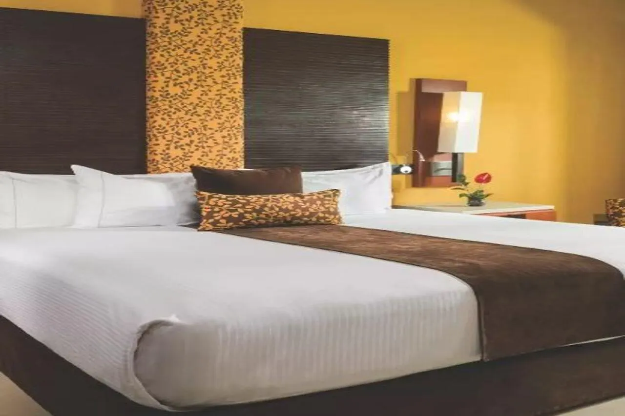 Generations Riviera Maya Family Resort Catamaran, Water Park & More Inclusive 莫雷洛斯港