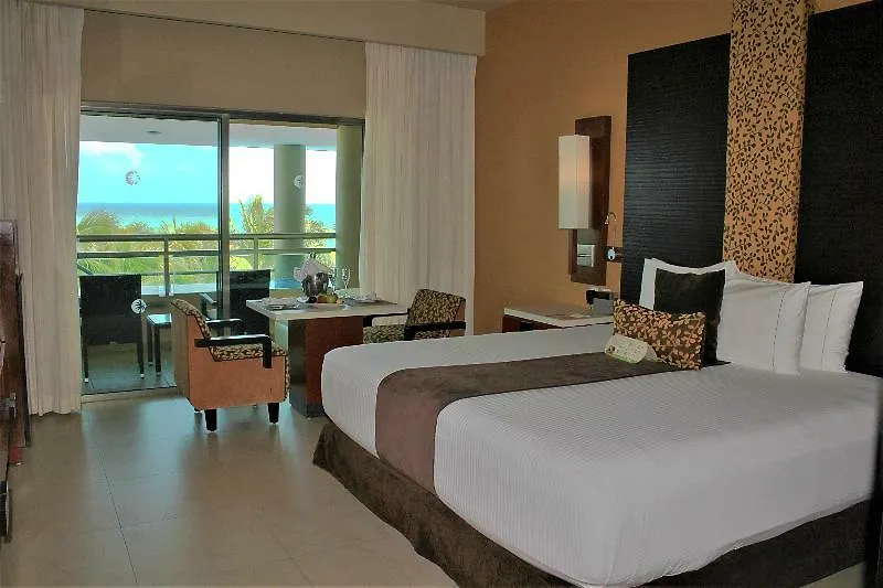 Generations Riviera Maya Family Resort Catamaran, Water Park & More Inclusive 莫雷洛斯港